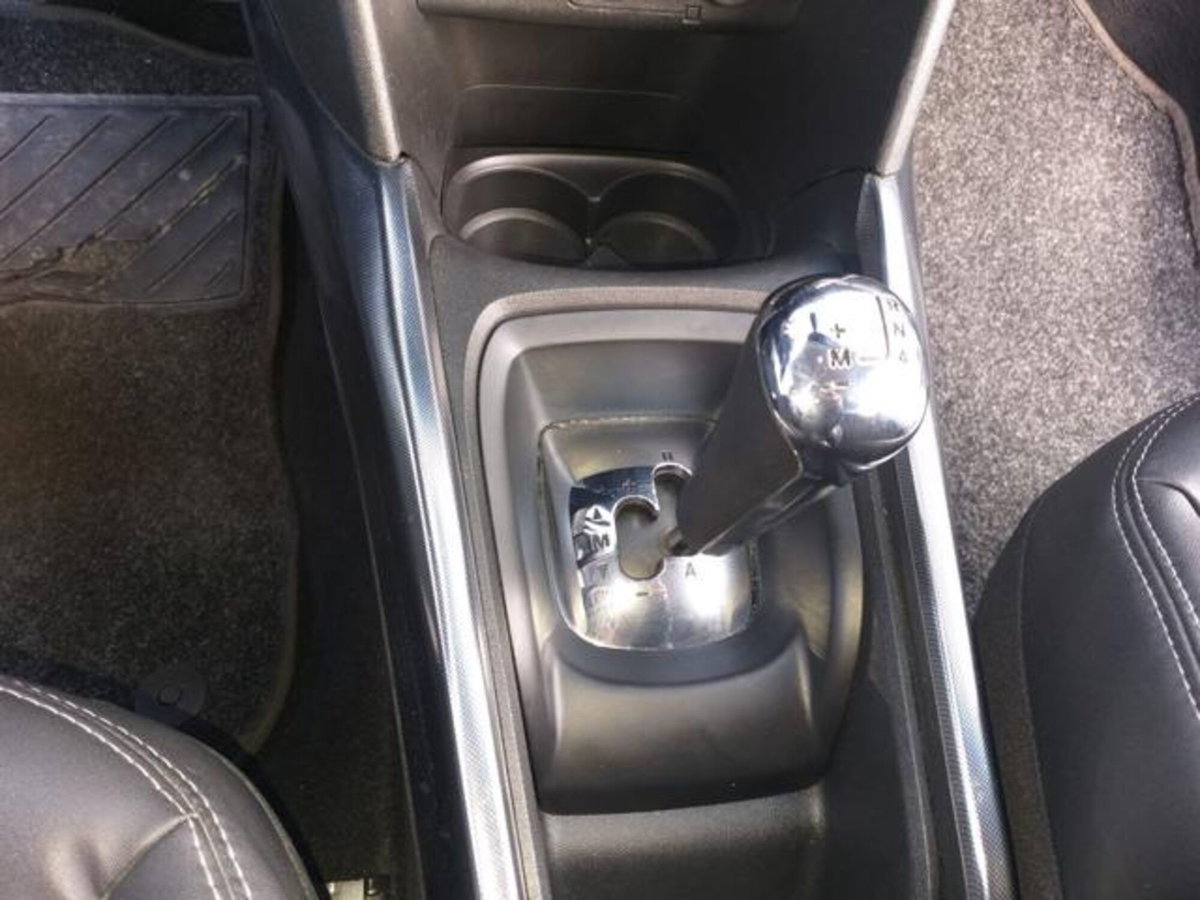Peugeot 2008 e-HDi 92 CV Stop&Start robotizzato Active (8)