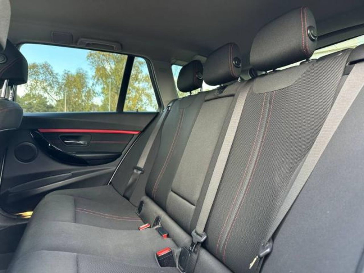 BMW Serie 3 Touring 318d  Sport (10)