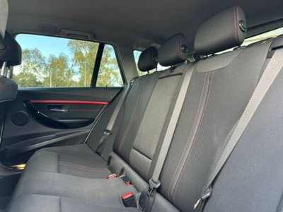 BMW Serie 3 Touring 318d  Sport (10)