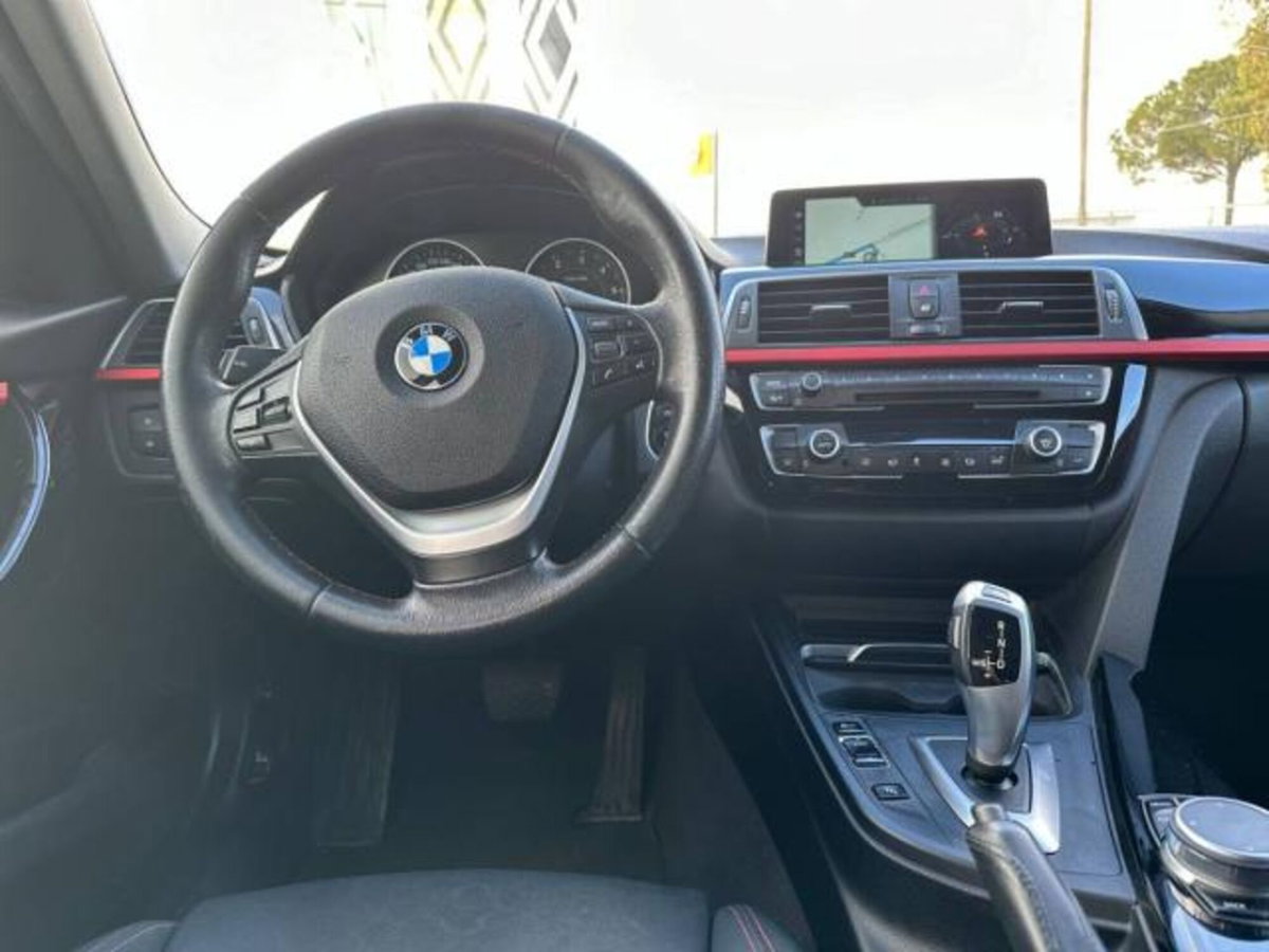 BMW Serie 3 Touring 318d  Sport (11)