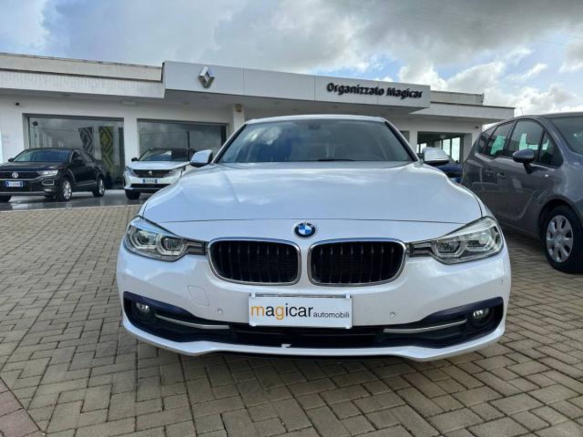 BMW Serie 3 Touring 318d  Sport (2)