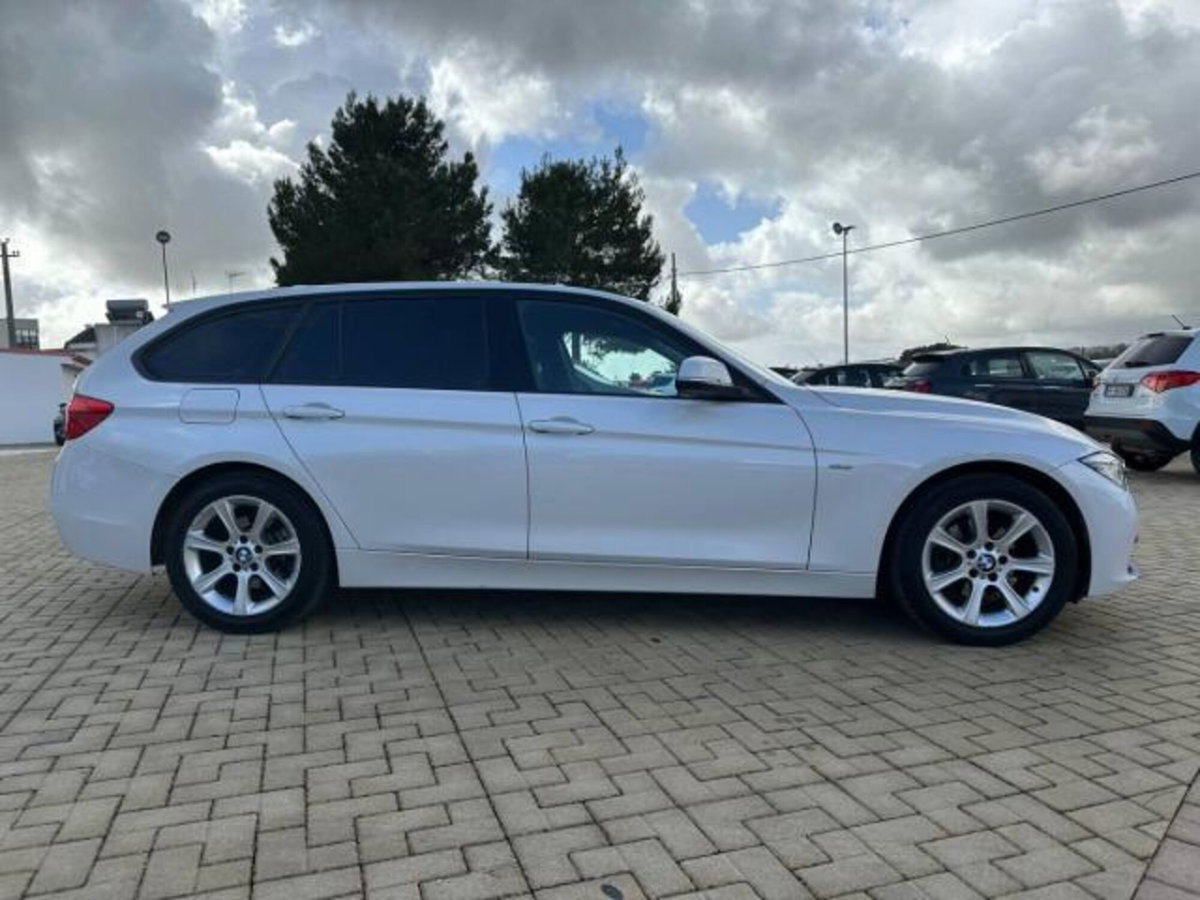 BMW Serie 3 Touring 318d  Sport (4)