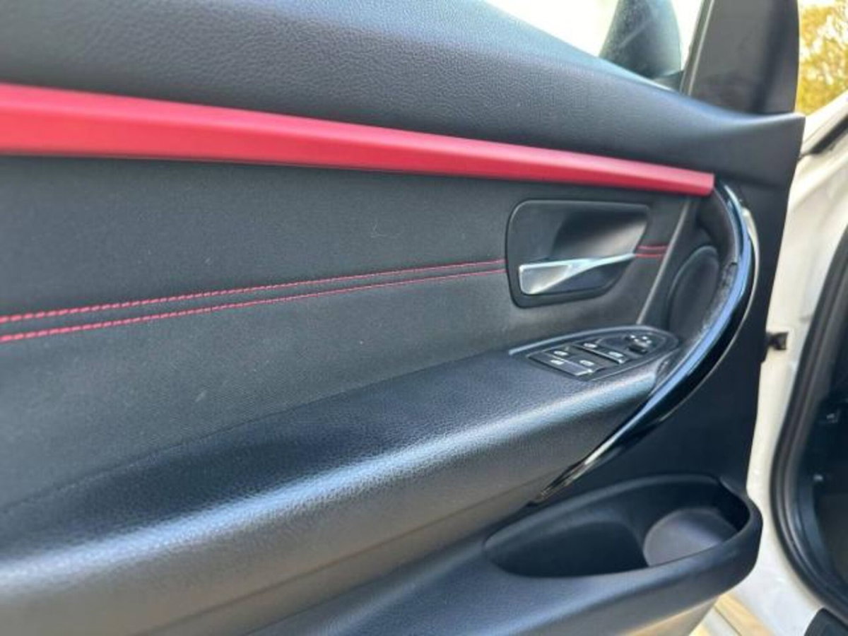 BMW Serie 3 Touring 318d  Sport (9)