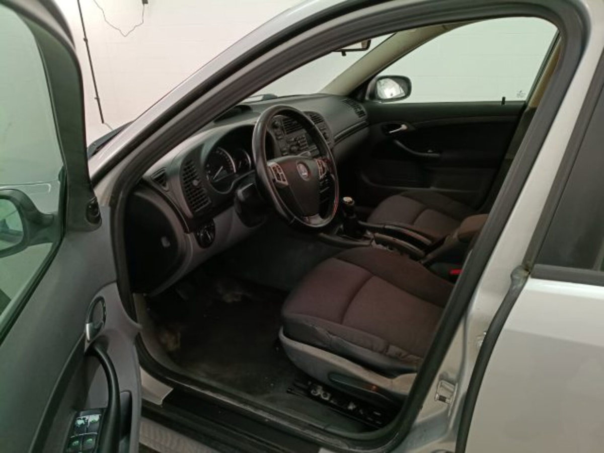 Saab 9-3 1.9 TiD Vector (7)