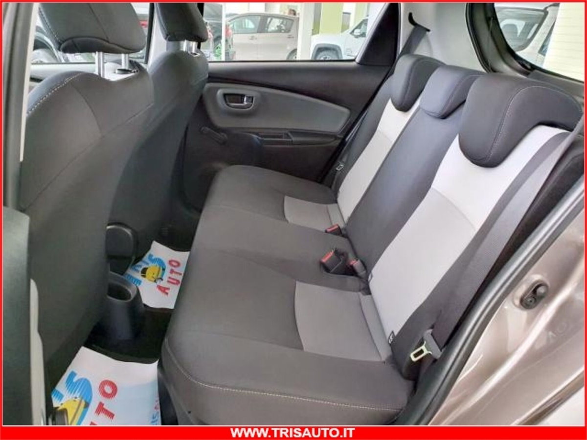 Toyota Yaris 1.0 5 porte Active (11)