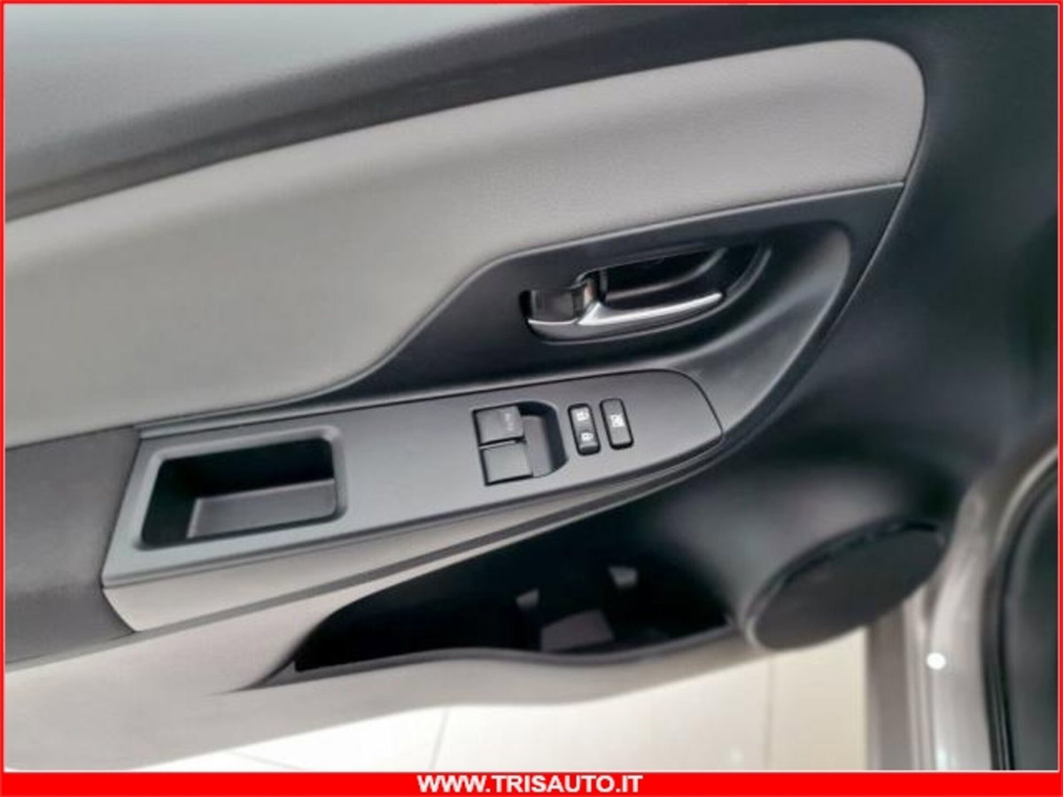 Toyota Yaris 1.0 5 porte Active (12)