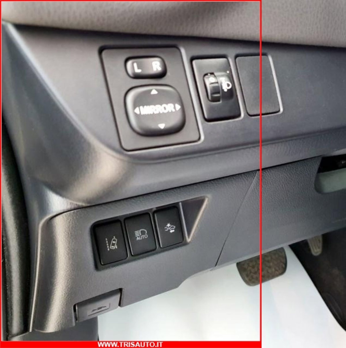 Toyota Yaris 1.0 5 porte Active (13)