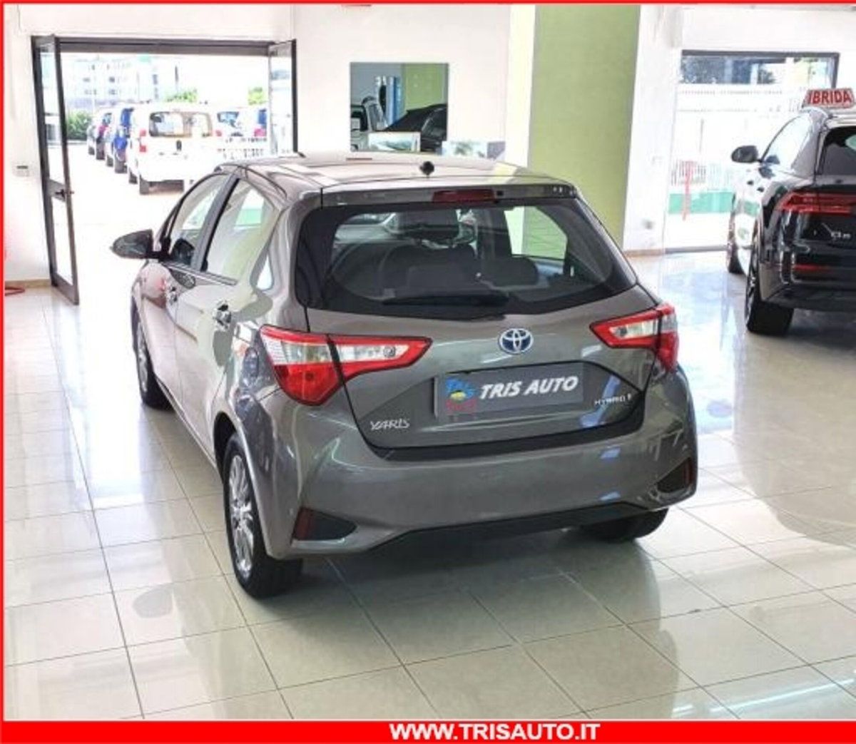 Toyota Yaris 1.0 5 porte Active (2)