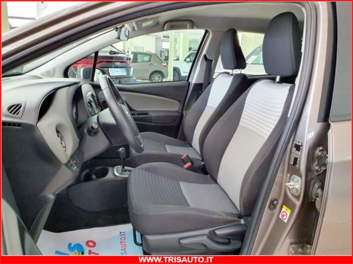Toyota Yaris 1.0 5 porte Active (9)
