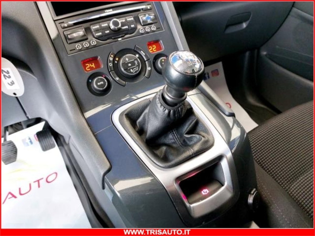 Peugeot 5008 2.0 HDi 150CV Business (18)