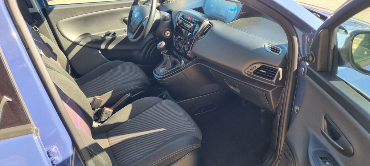 Lancia Ypsilon 1.2 69 CV 5 porte GPL Ecochic Gold (2)