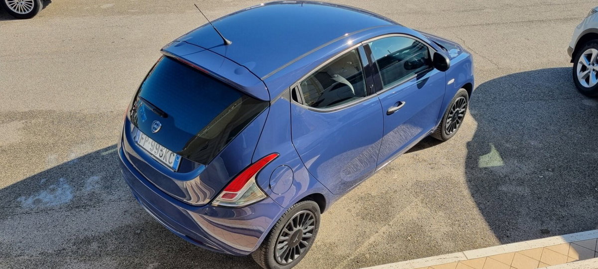 Lancia Ypsilon 1.2 69 CV 5 porte GPL Ecochic Gold (3)