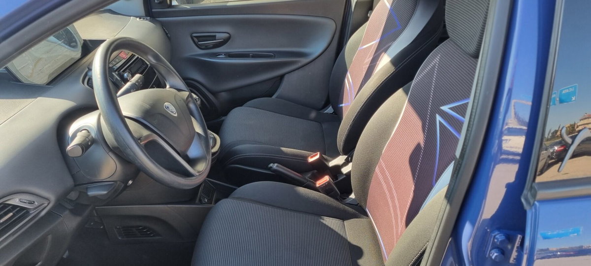 Lancia Ypsilon 1.2 69 CV 5 porte GPL Ecochic Gold (4)
