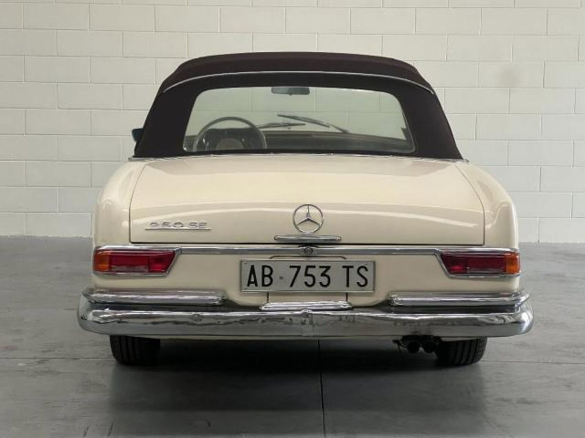 Mercedes-Benz Classe E Cabrio 250 Cabrio BlueEFFICIENCY Executive (13)