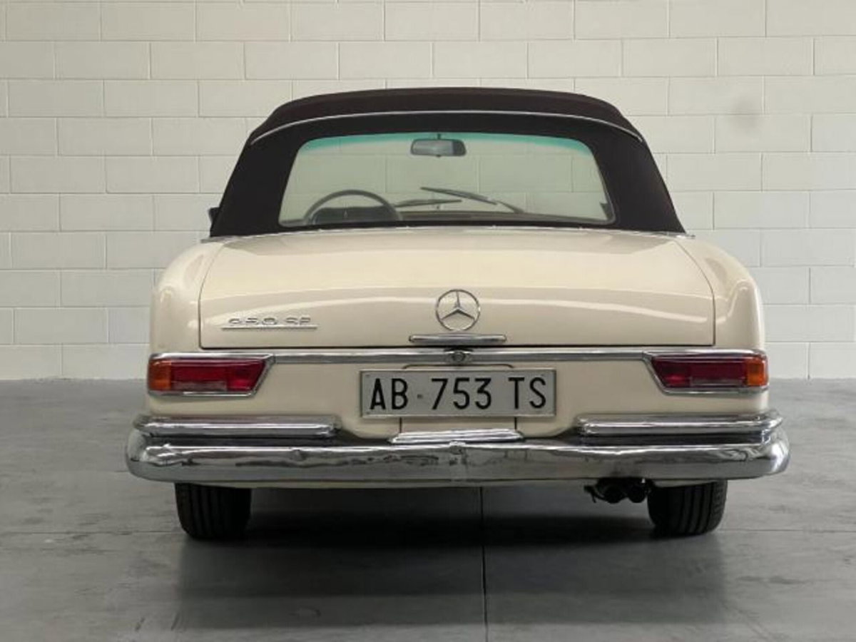 Mercedes-Benz Classe E Cabrio 250 Cabrio BlueEFFICIENCY Executive (14)
