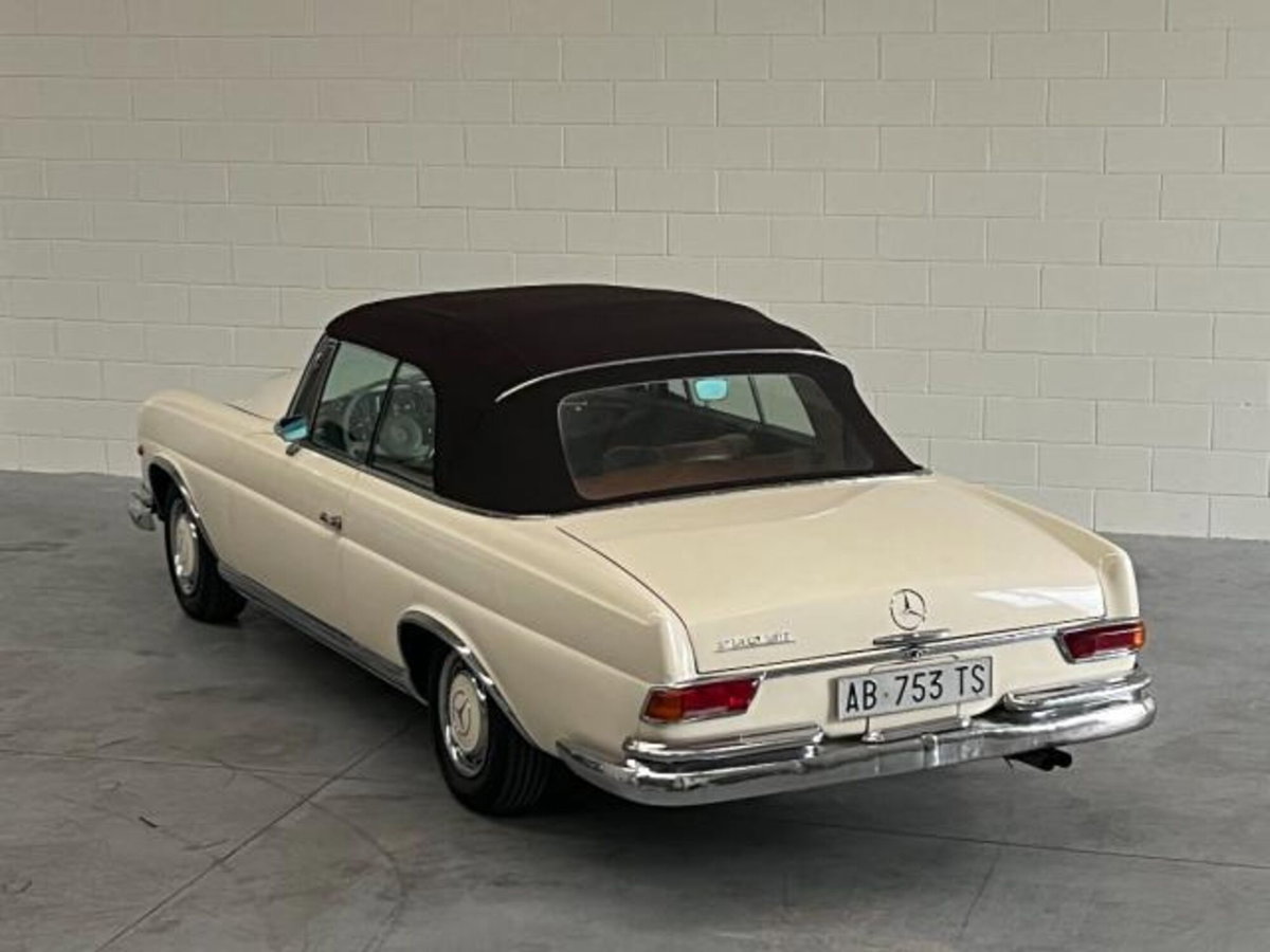 Mercedes-Benz Classe E Cabrio 250 Cabrio BlueEFFICIENCY Executive (16)