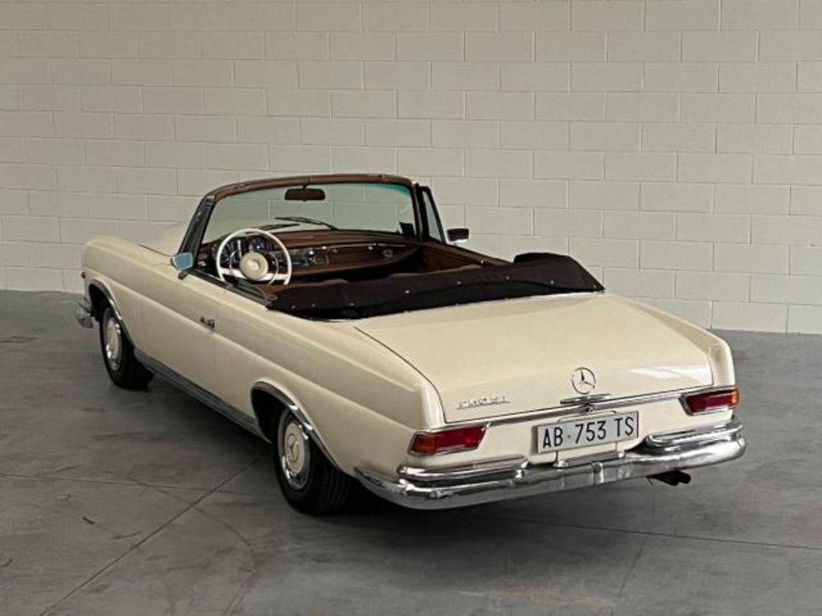 Mercedes-Benz Classe E Cabrio 250 Cabrio BlueEFFICIENCY Executive (17)