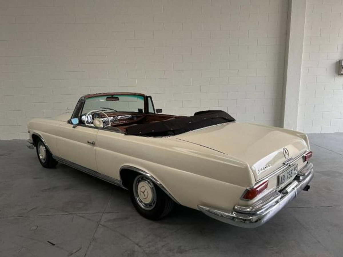 Mercedes-Benz Classe E Cabrio 250 Cabrio BlueEFFICIENCY Executive (18)