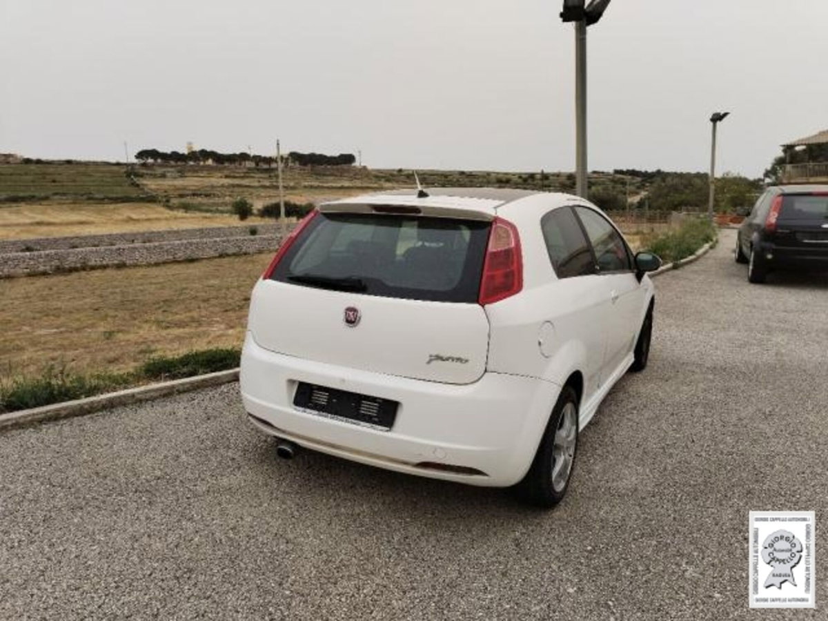 Fiat Grande Punto 1.3 MJT 90 CV 3 porte Dynamic (2)