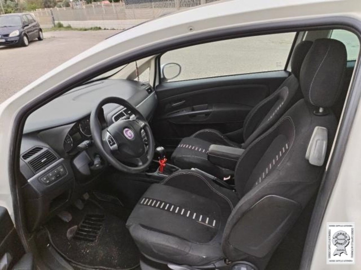 Fiat Grande Punto 1.3 MJT 90 CV 3 porte Dynamic (6)