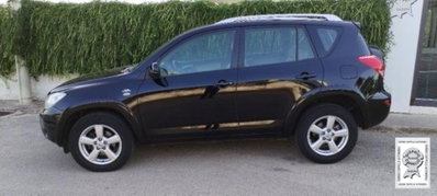 Toyota Rav4 2.2 D-4D 177 CV Luxury (2)