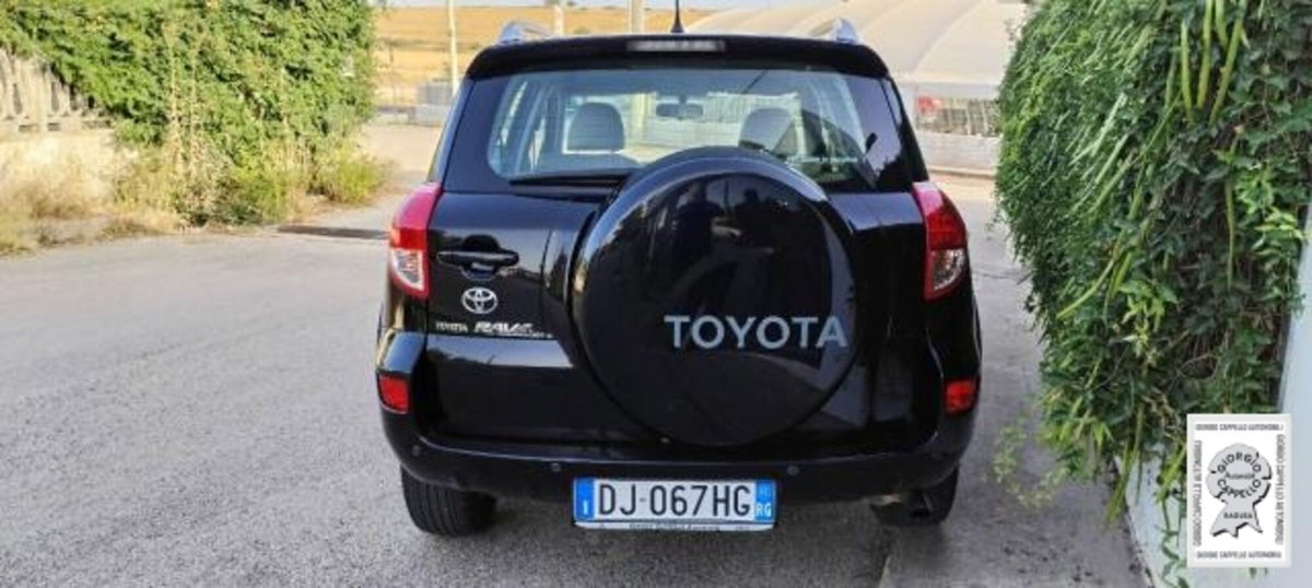 Toyota Rav4 2.2 D-4D 177 CV Luxury (3)