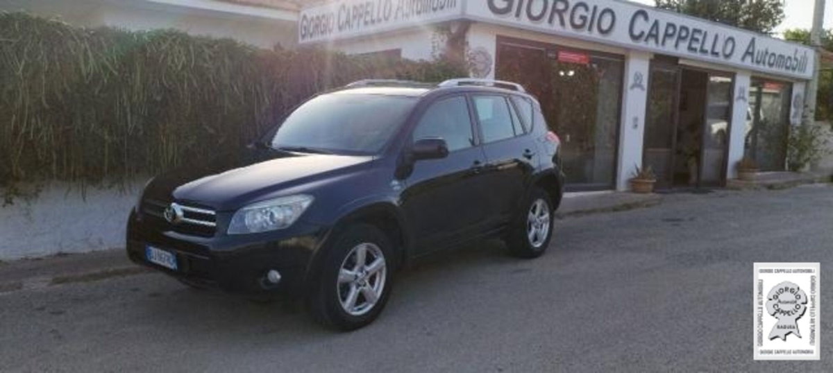 Toyota Rav4 2.2 D-4D 177 CV Luxury (5)