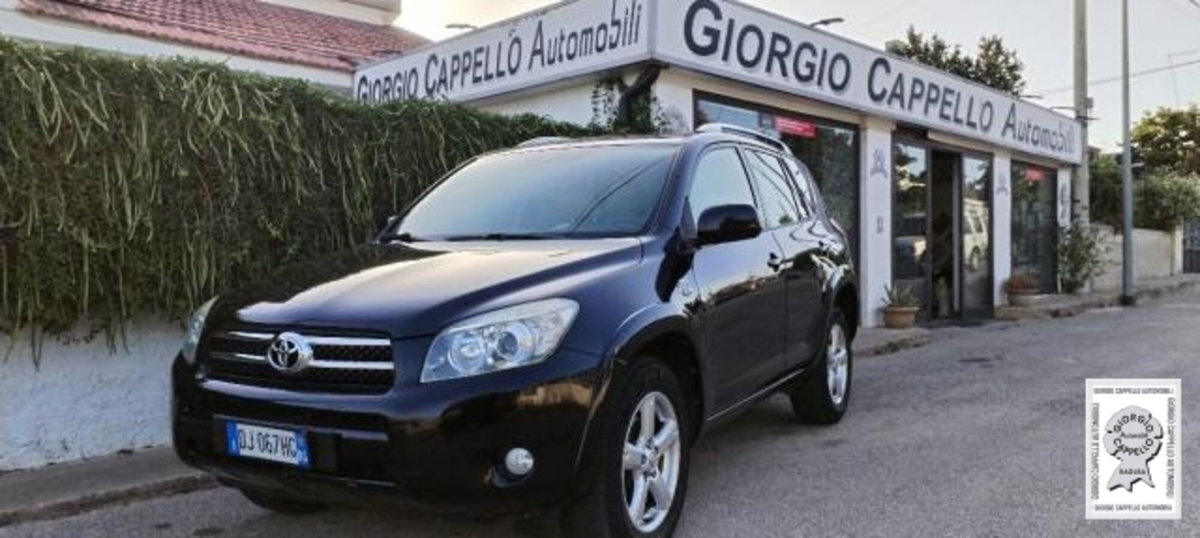Toyota Rav4 2.2 D-4D 177 CV Luxury (6)