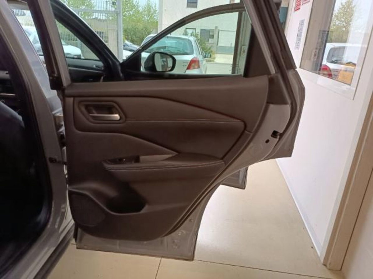 Nissan Qashqai 1.3 DIG-T 160 CV DCT Business (16)