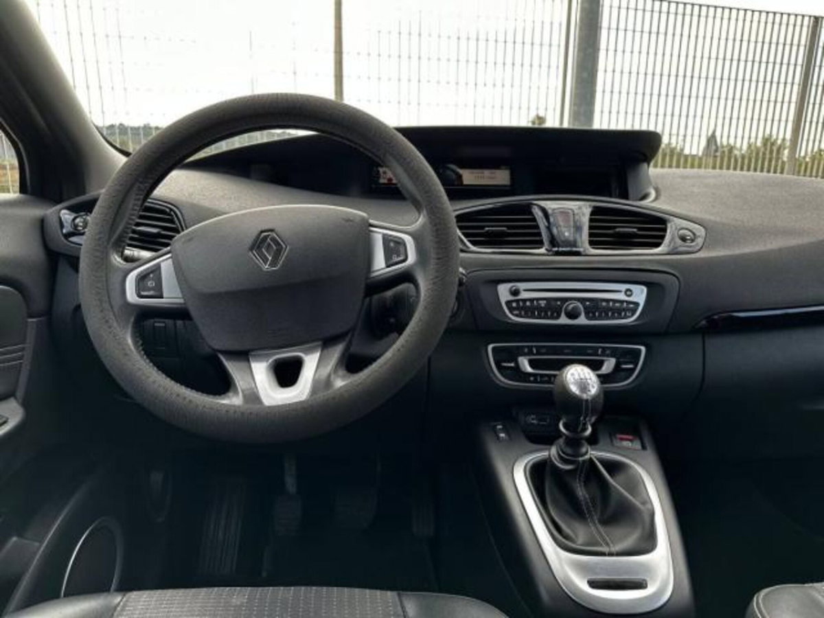 Renault Scénic X-Mod 1.5 dCi 110CV EDC Luxe (9)