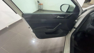 Volkswagen Taigo 1.0 tsi Life 95cv (10)