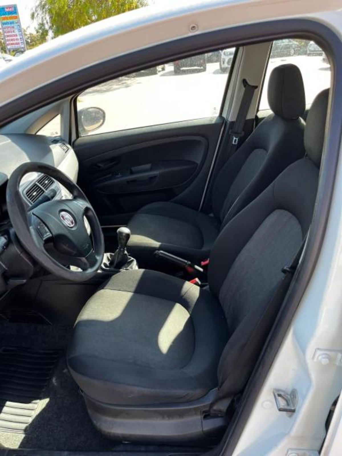 Fiat Punto 1.3 MJT II 75 CV 5 porte Young (5)
