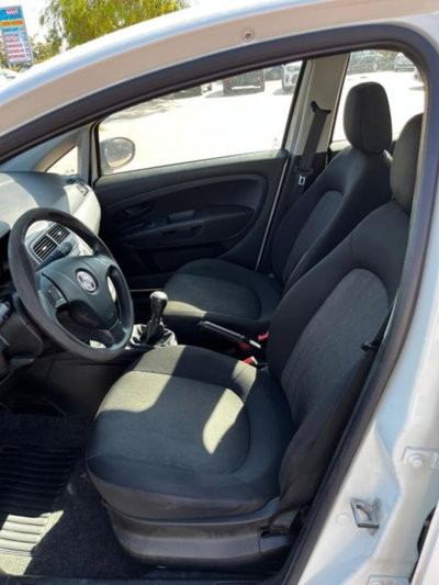 Fiat Punto 1.3 MJT II 75 CV 5 porte Young (5)