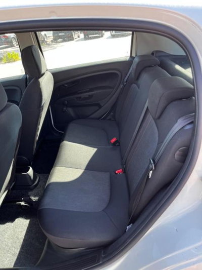 Fiat Punto 1.3 MJT II 75 CV 5 porte Young (6)