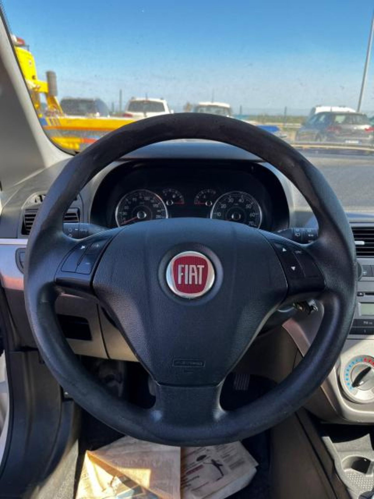 Fiat Punto 1.3 MJT II 75 CV 5 porte Young (9)