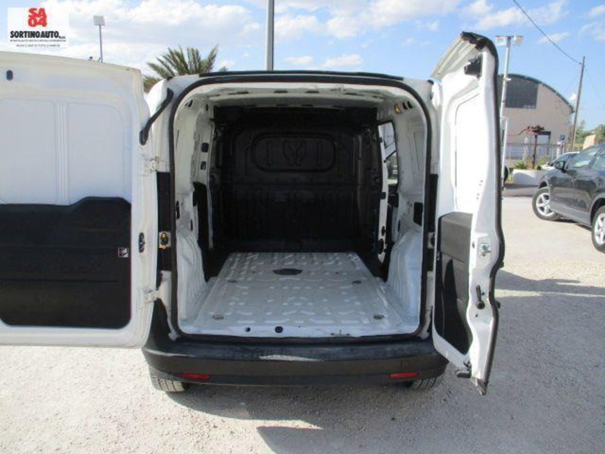 Fiat Doblò 1.6 MJT 16V 105CV Easy Maxi (13)