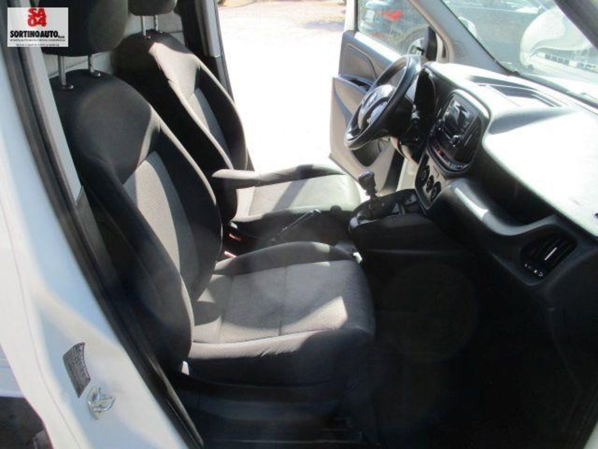 Fiat Doblò 1.6 MJT 16V 105CV Easy Maxi (15)