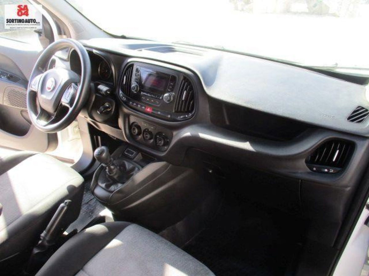 Fiat Doblò 1.6 MJT 16V 105CV Easy Maxi (16)