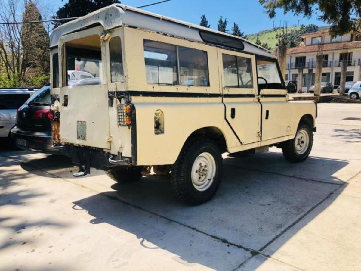 Land Rover Defender 110 2.2 TD4 Station Wagon N1 (4)