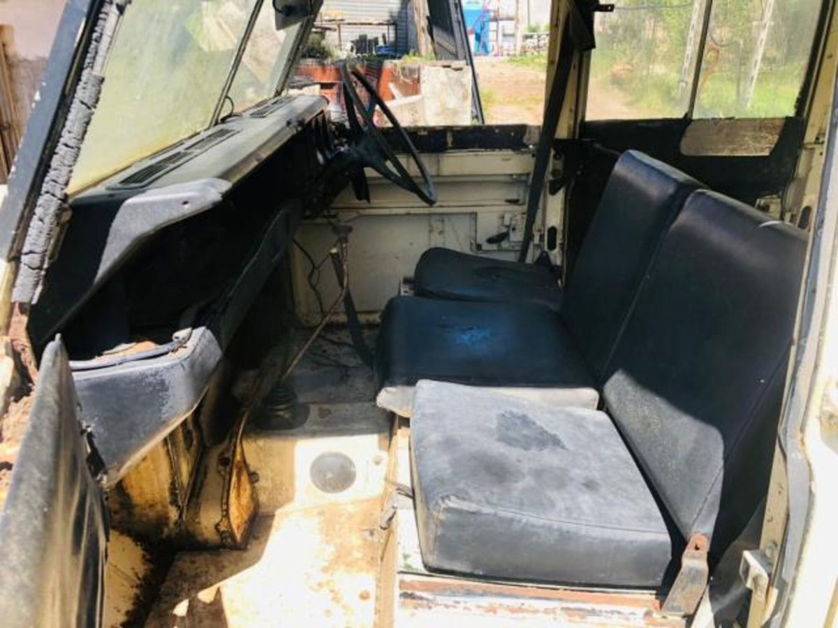 Land Rover Defender 110 2.2 TD4 Station Wagon N1 (6)