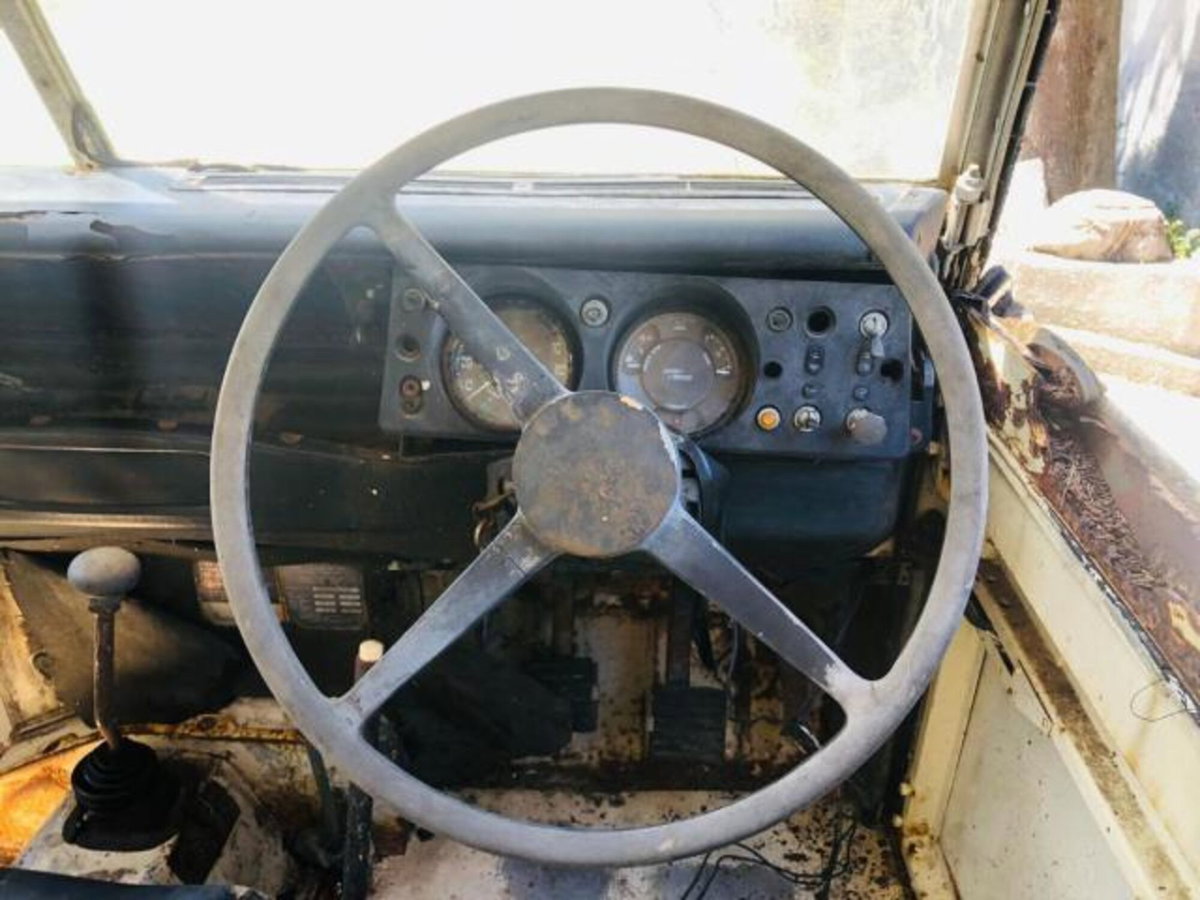 Land Rover Defender 110 2.2 TD4 Station Wagon N1 (9)