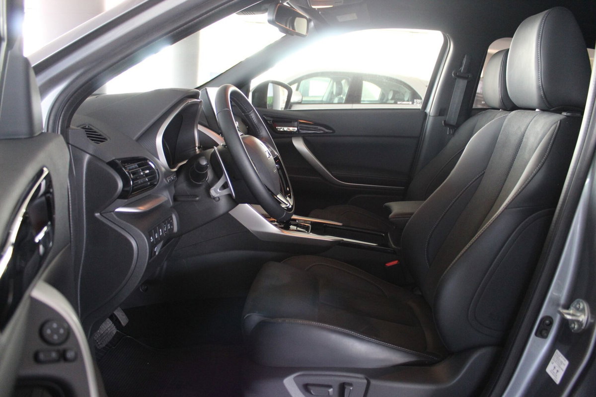 Mitsubishi Eclipse Cross 2.4 MIVEC 4WD PHEV Instyle SDA (10)
