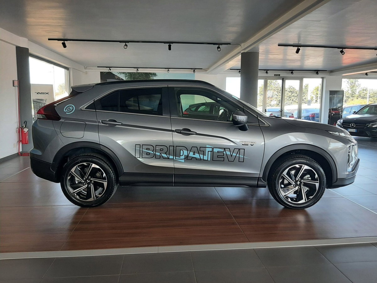 Mitsubishi Eclipse Cross 2.4 MIVEC 4WD PHEV Instyle SDA (4)