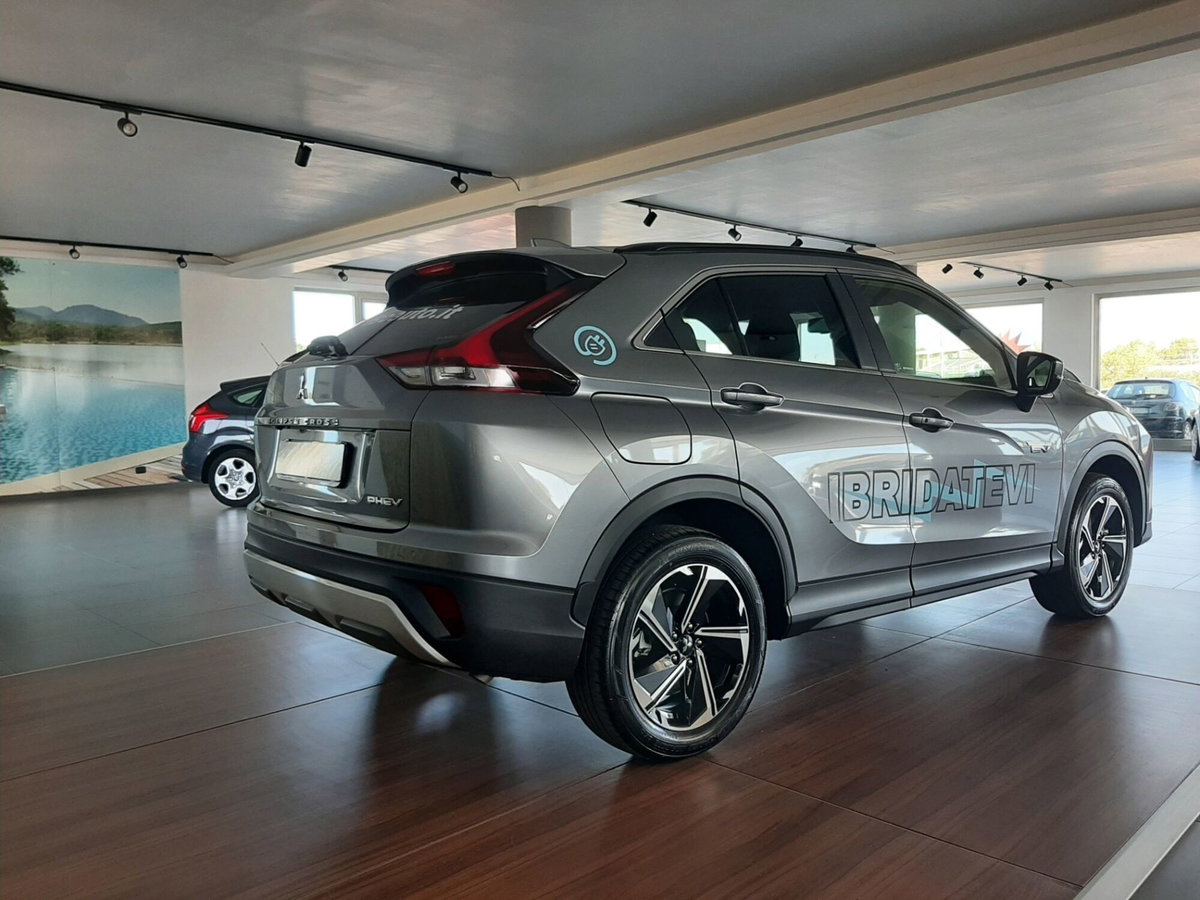 Mitsubishi Eclipse Cross 2.4 MIVEC 4WD PHEV Instyle SDA (7)