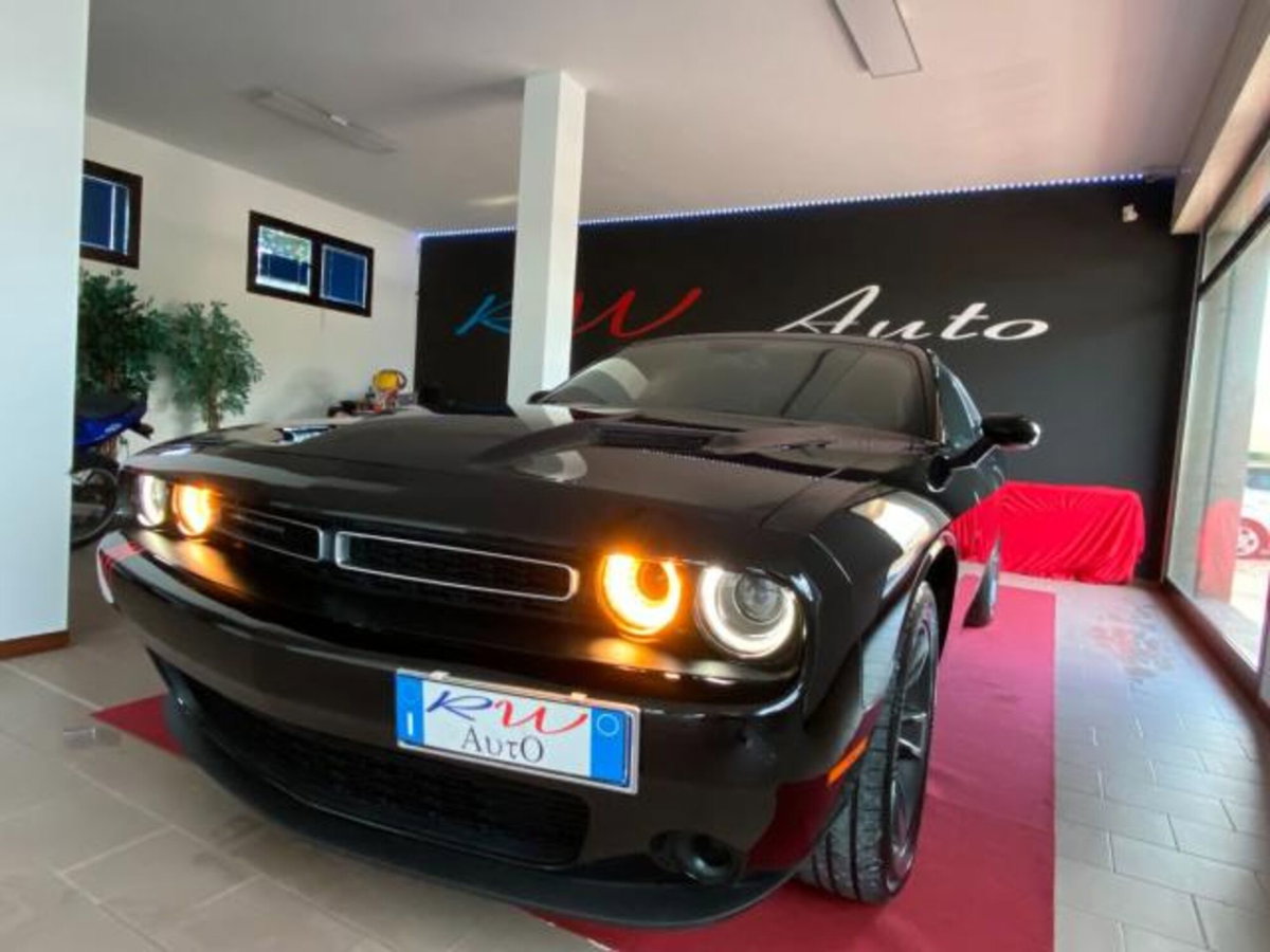 Dodge Challenger 3.6 V6 SXT awd 309cv at8 (4)