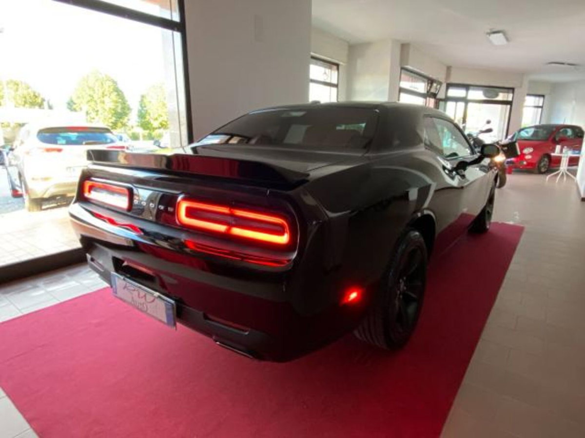Dodge Challenger 3.6 V6 SXT awd 309cv at8 (6)