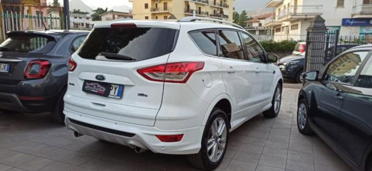 Ford Kuga 2.0 TDCI 180 CV S&S 4WD Powershift Titanium X (3)