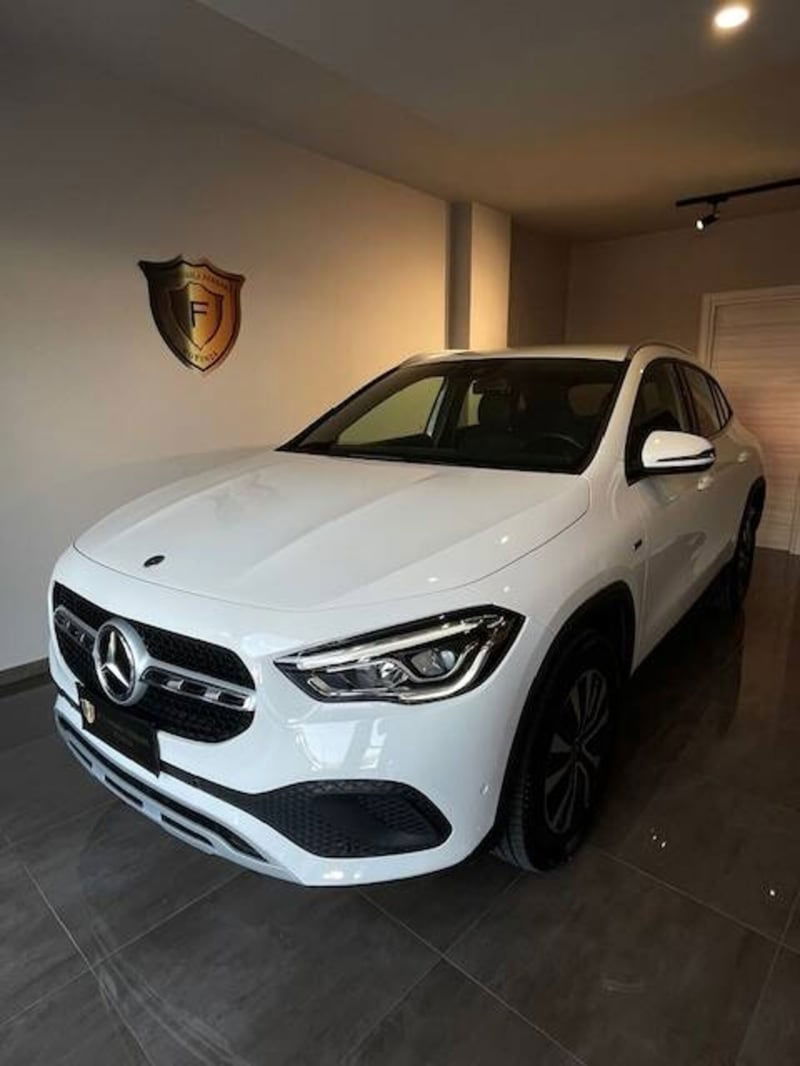 Mercedes-Benz GLA SUV 250 e phev Business Extra auto