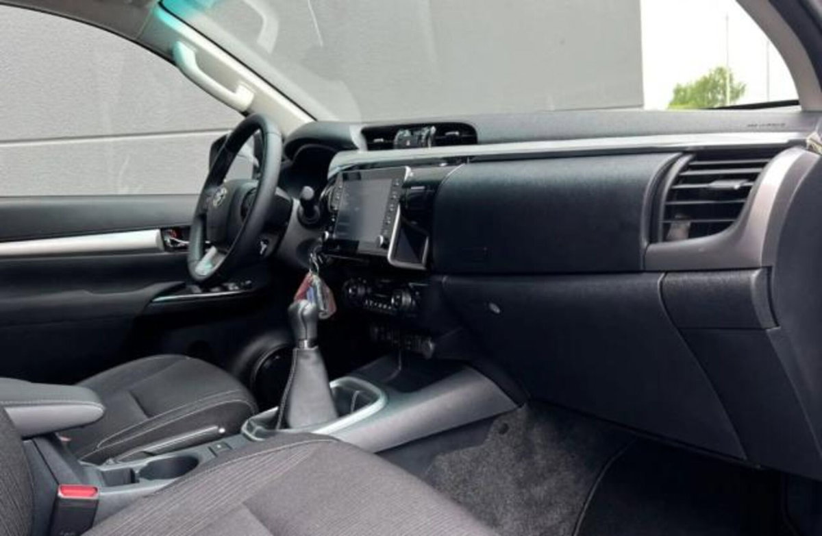 Toyota Hilux 2.8 d-4d extra cab Comfort (11)