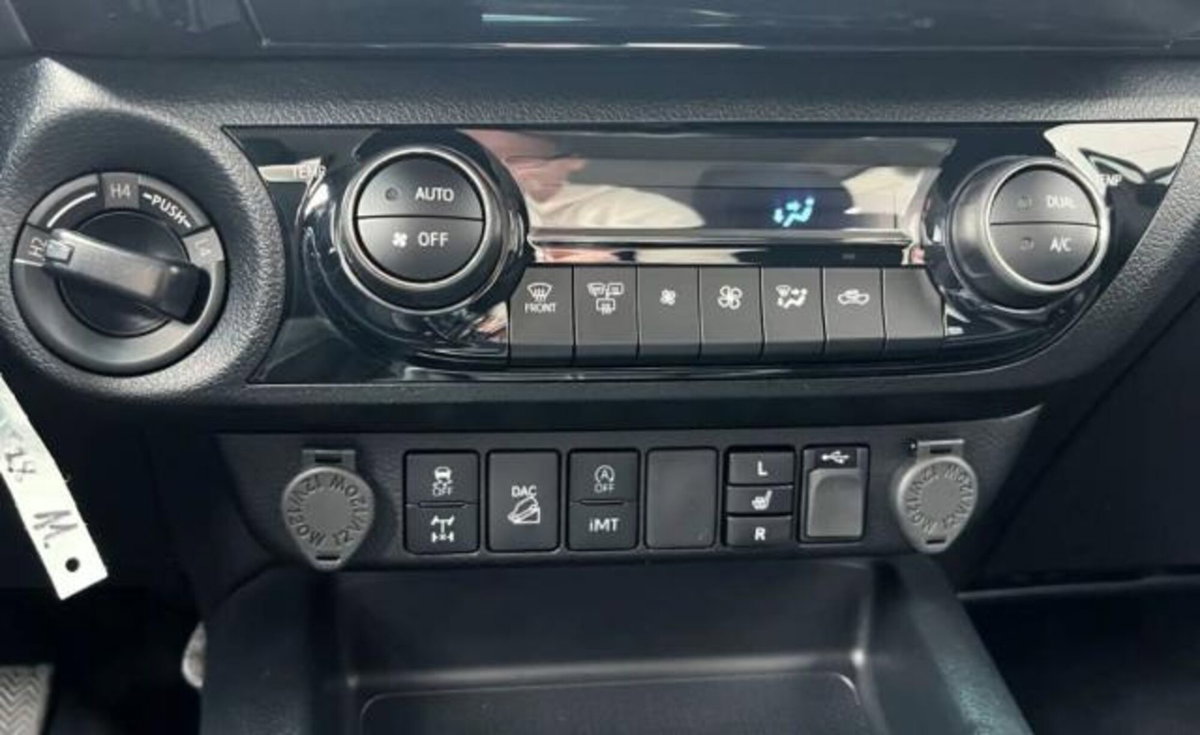 Toyota Hilux 2.8 d-4d extra cab Comfort (14)